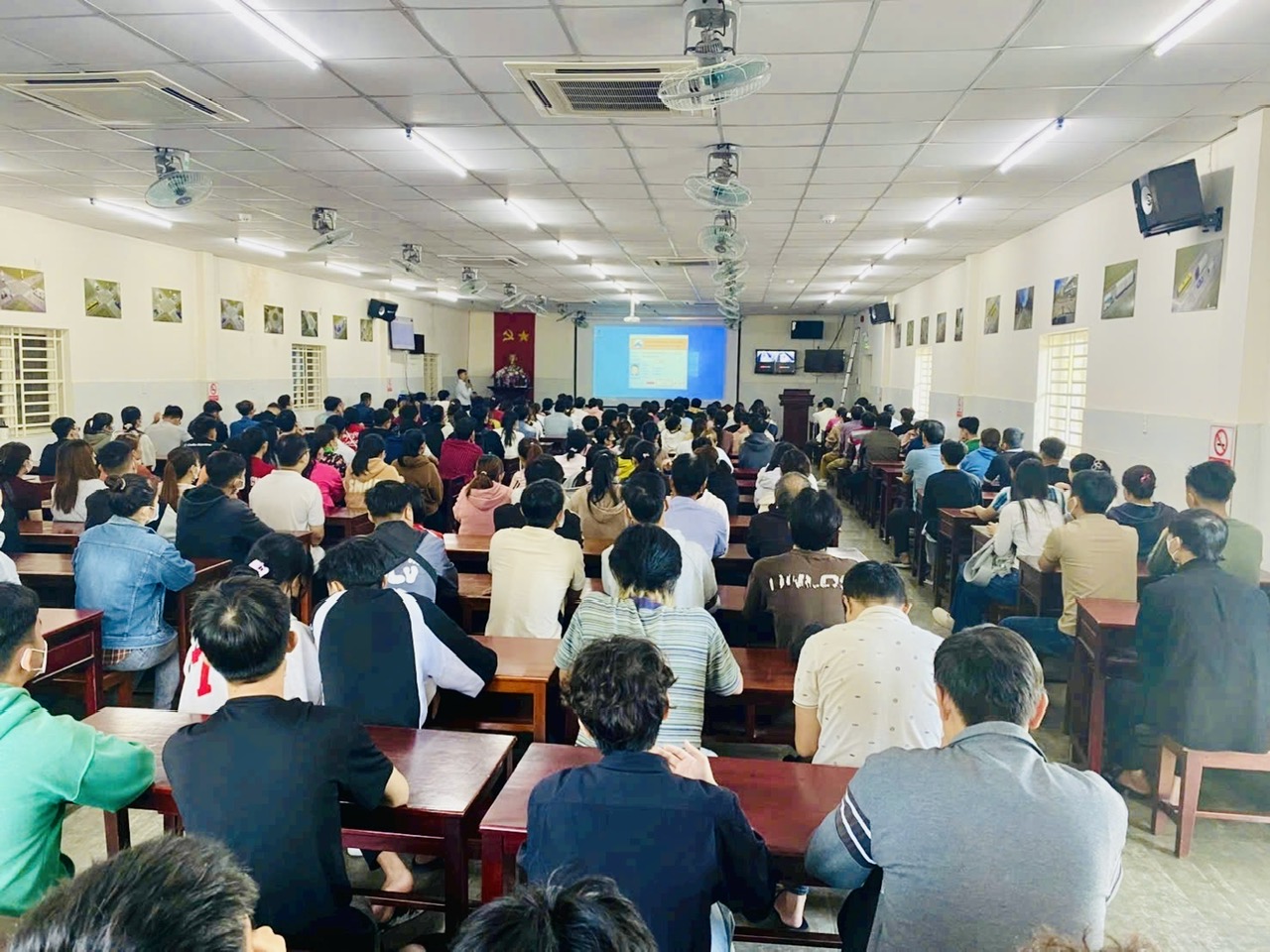 Học lý thuyết